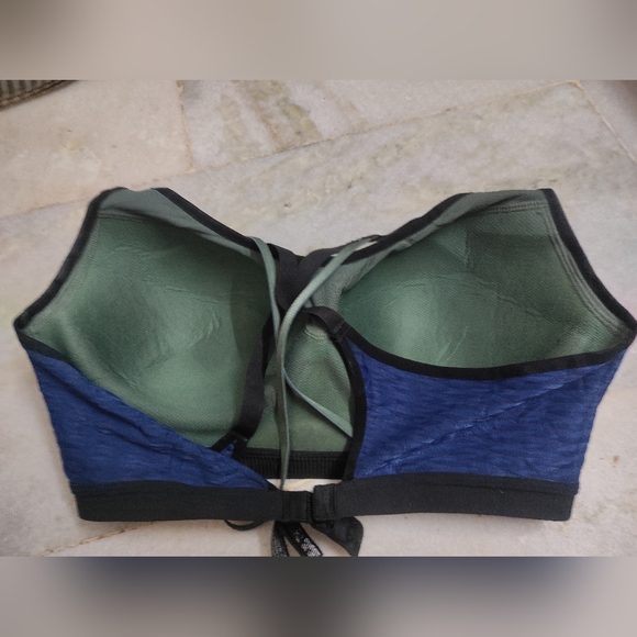 Victoria Sport Incredible Sports Bra - Picture 11 of 15